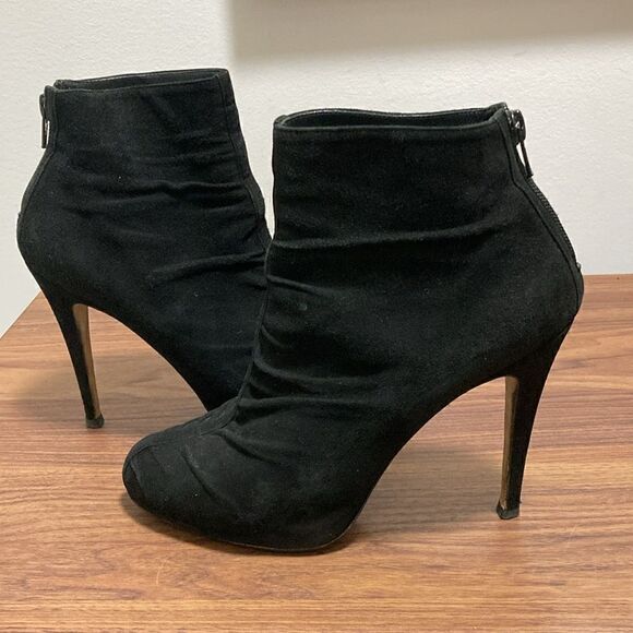 Brian Atwood Booties with Stiletto Heel & Back Zipper in Black Suede. Size 38.5. - Picture 4 of 8